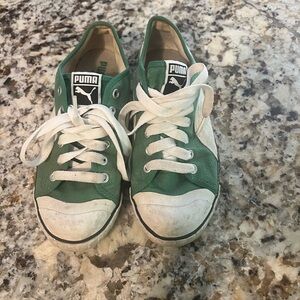 Puma, green and white tennis shoe. Women’s 5.5